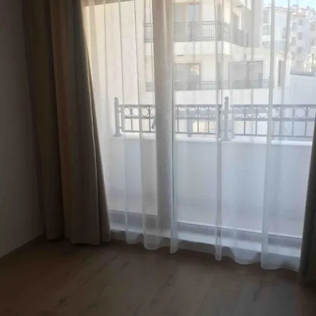 1 Bedroom With Parking On Site Апартаменты *
