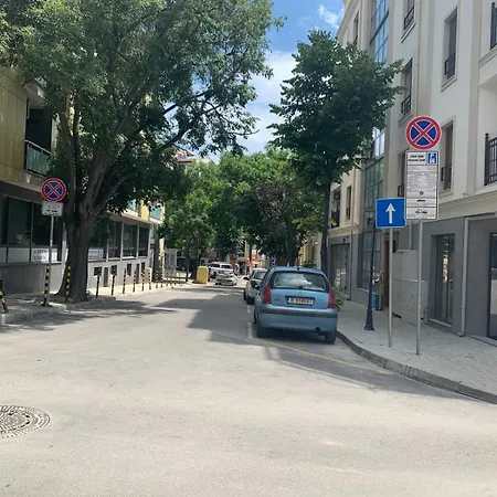 Апартаменты 1 Bedroom With Parking On Site
